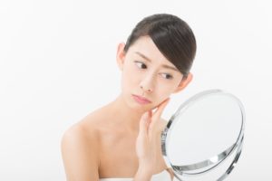 ヒゲに悩む女性-画像